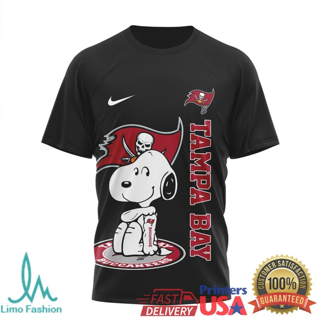 Tampa Bay Buccaneers Snoopy Football T Shirt Yes I'm Old But I Saw Them Bucs Gear - Limotees LLC